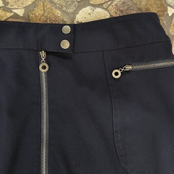 Womyn Zip Front Skirt with Zipper Pockets with Circle Zipper Pulls, Size Large - Picture 7 of 8